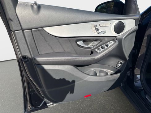 Used 2022 Mercedes-Benz GLC 300 image 17