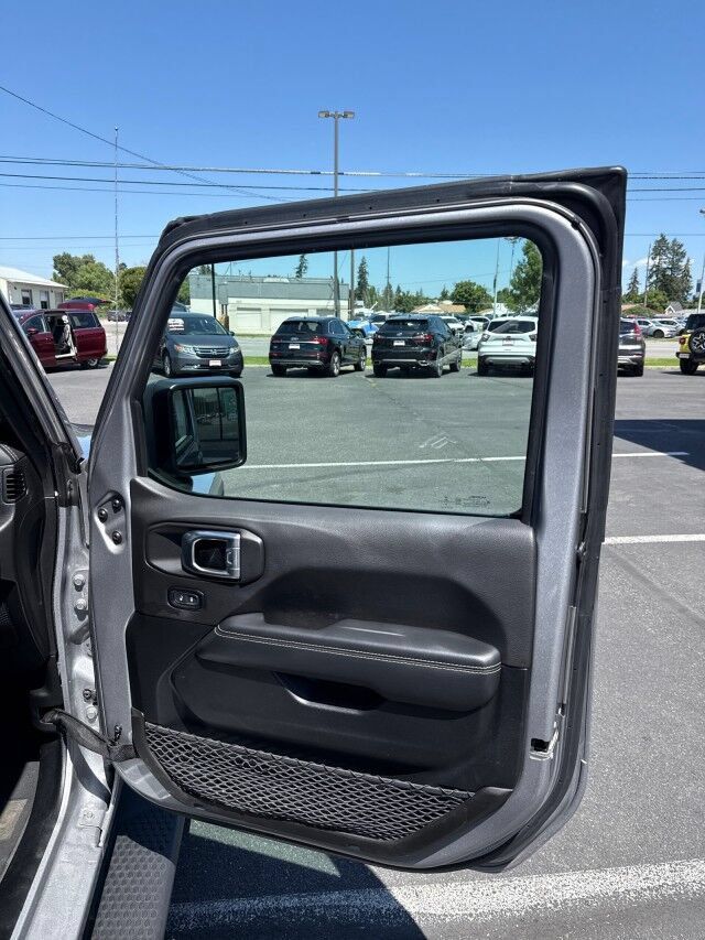 Used 2021 Jeep Wrangler Unlimited Sahara w/ Uconnect 4C Nav & Sound Group AWD/4WD image 16
