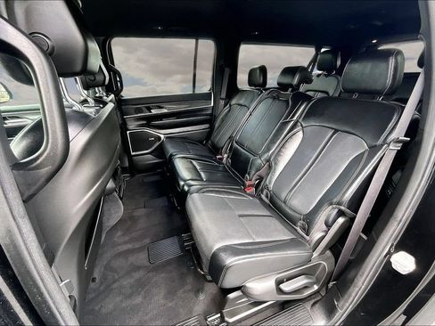 Used 2024 Jeep Wagoneer L Series III w/ Flexible Seating Group AWD/4WD image 22