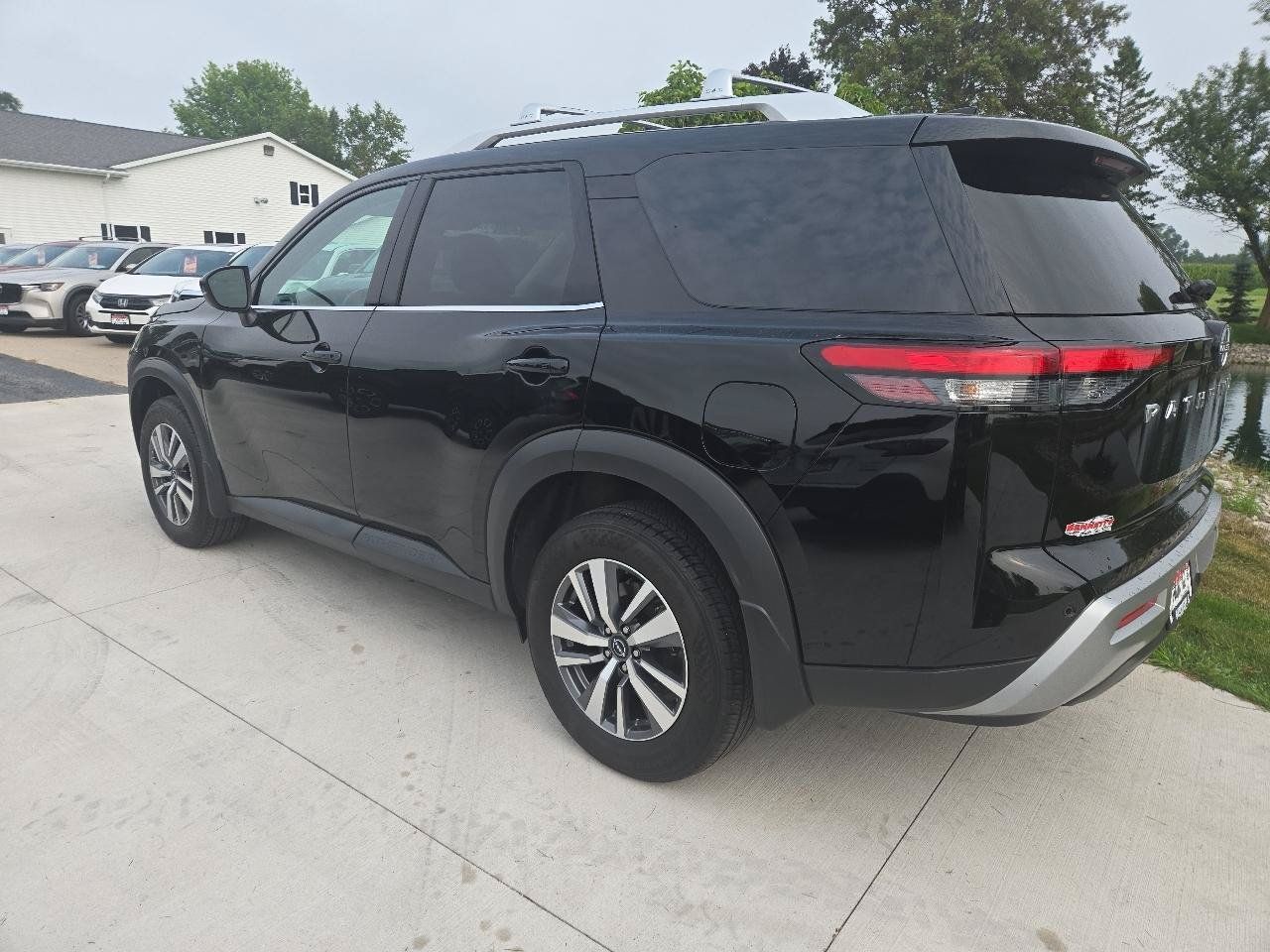 Used 2023 Nissan Pathfinder SL AWD/4WD image 6
