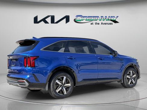 Certified 2022 Kia Sorento S FWD image 6