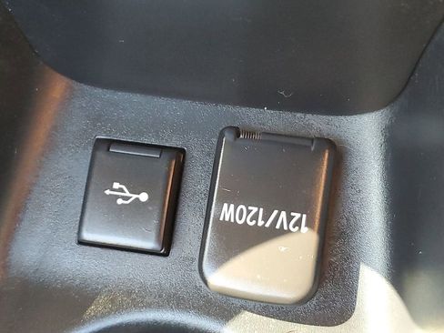 Used 2022 Toyota Prius LE image 30