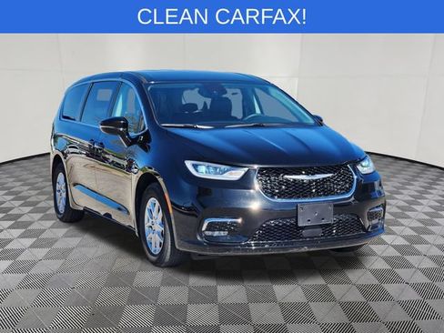 Used 2024 Chrysler Pacifica Touring-L FWD image 2