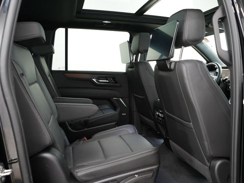 Used 2025 GMC Yukon XL Denali w/ Denali Reserve Package AWD/4WD image 14