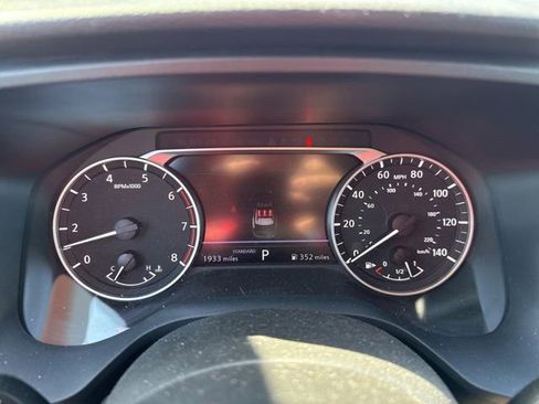 Used 2024 Nissan Rogue SV FWD image 30