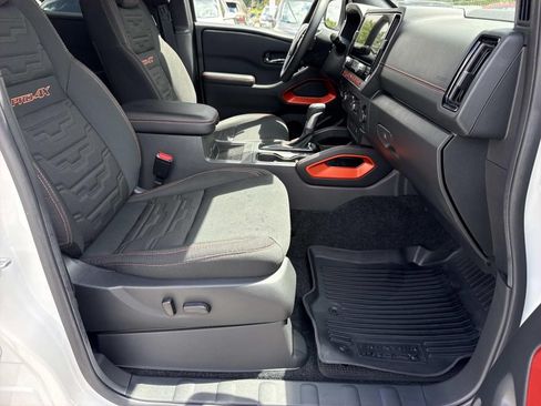 Used 2025 Nissan Frontier PRO-4X w/ Pro Convenience Package AWD/4WD image 25