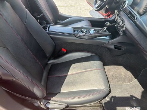 Used 2018 MAZDA MX-5 Miata RF Grand Touring RWD image 16