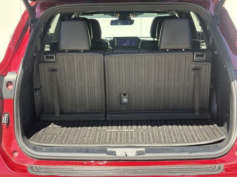 Used 2023 Toyota Highlander XSE FWD image 9