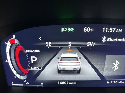 Used 2024 Nissan Pathfinder Platinum image 29