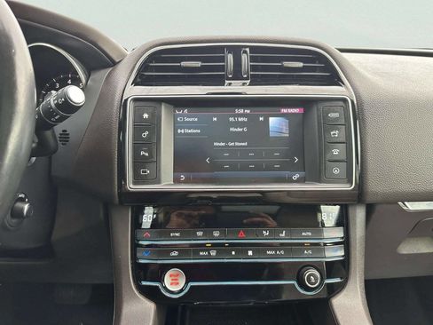 Used 2017 Jaguar F-PACE Prestige image 27