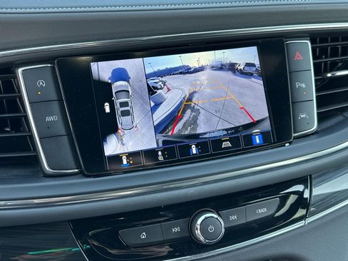 Used 2024 Buick Enclave Premium image 9