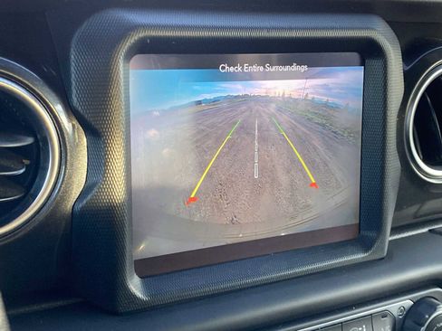 Used 2021 Jeep Wrangler Unlimited Sahara AWD/4WD image 28