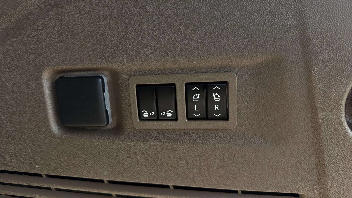 Used 2022 GMC Yukon XL Denali AWD/4WD image 22