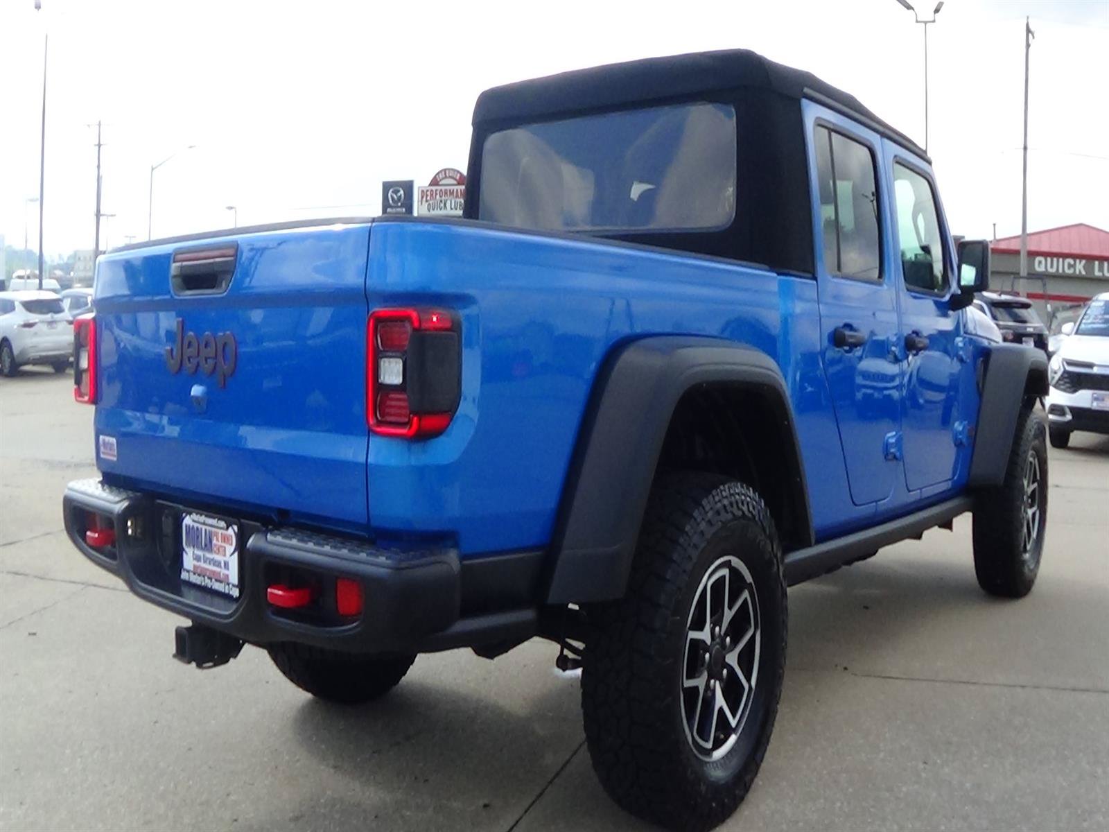 Used 2024 Jeep Gladiator Rubicon w/ Convenience Group AWD/4WD image 6