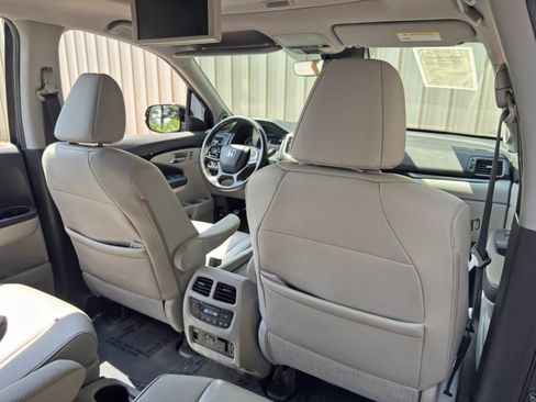 Used 2020 Honda Pilot Touring image 42