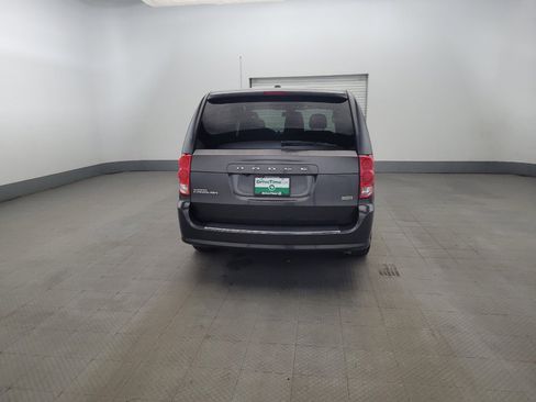 Used 2019 Dodge Grand Caravan SE w/ UConnect Hands-Free Group FWD image 7