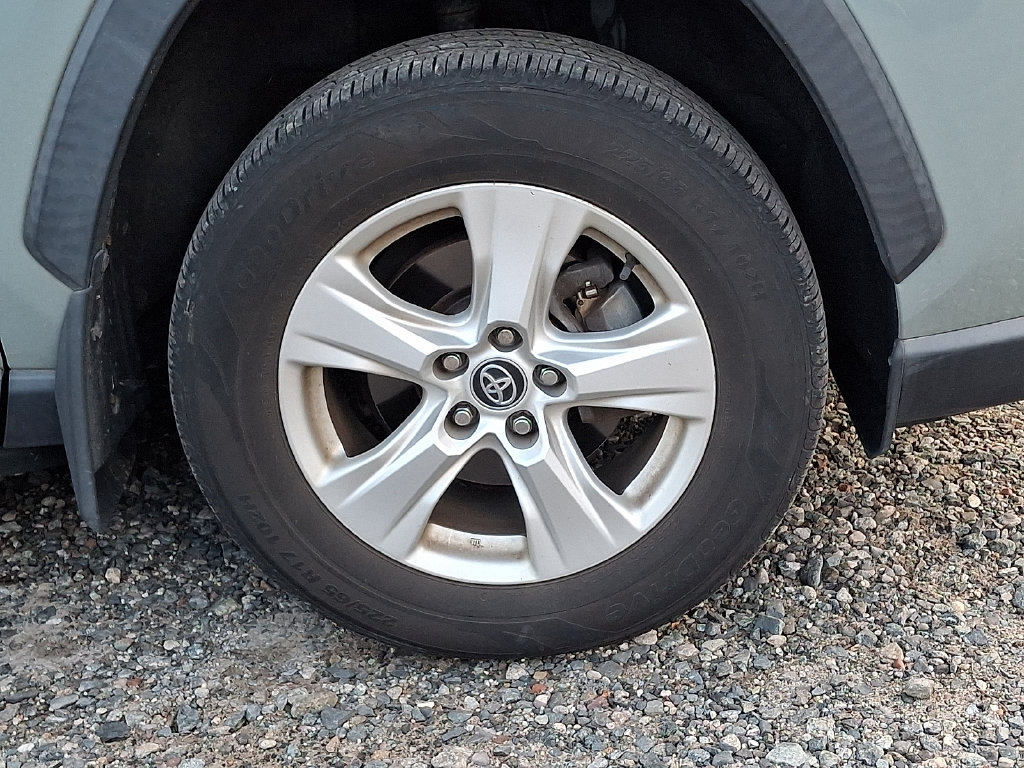 Used 2021 Toyota RAV4 XLE AWD/4WD image 33