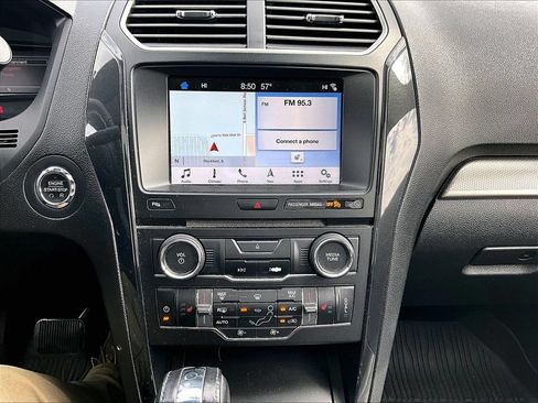 Used 2018 Ford Explorer XLT w/ Equipment Group 202A AWD/4WD image 32