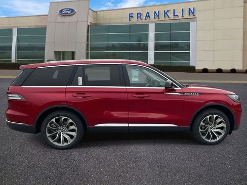 New 2026 Lincoln Aviator AWD image 2