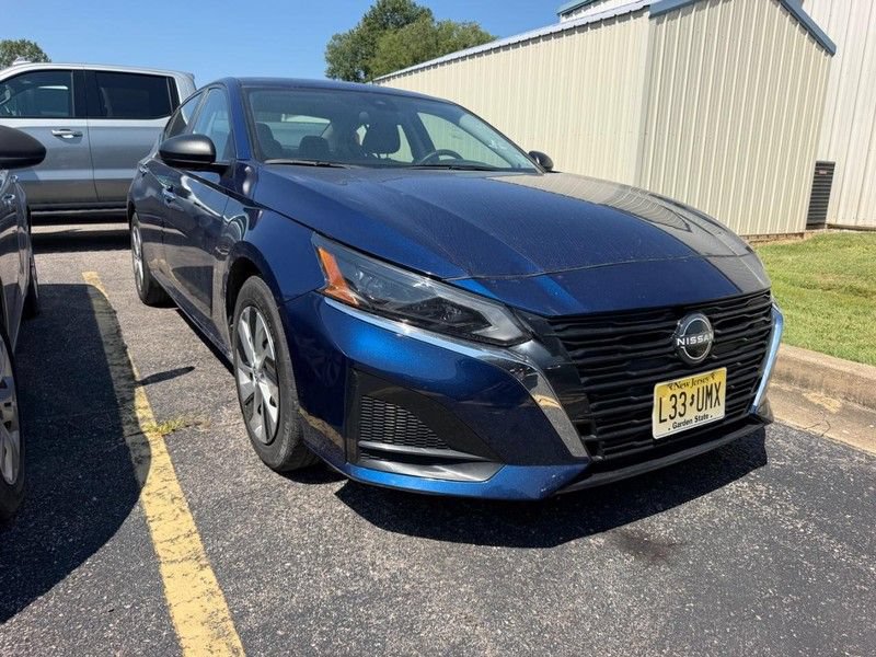 Used 2024 Nissan Altima 2.5 S FWD image 1