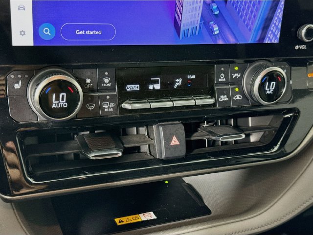 Used 2023 Toyota Highlander XLE FWD image 15