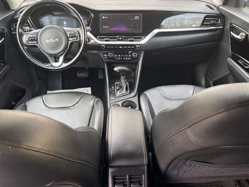 Used 2022 Kia Niro Touring Special Edition image 17