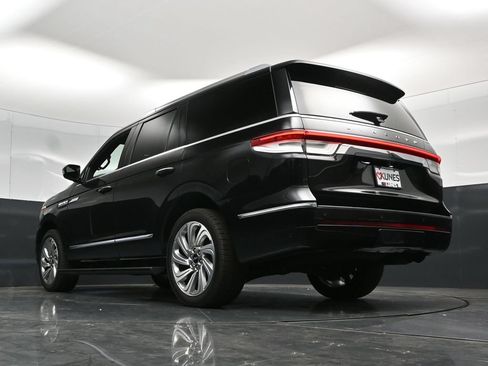 Used 2024 Lincoln Navigator Premiere AWD/4WD image 63