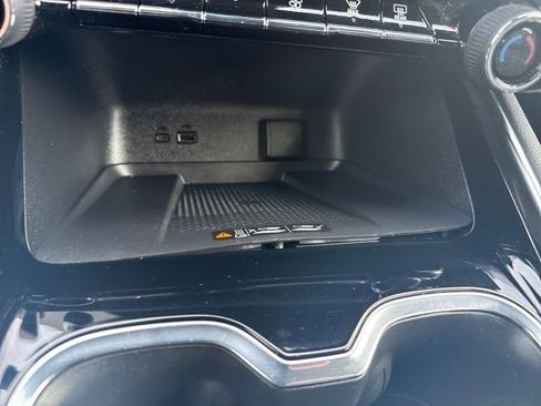 Used 2024 Chevrolet Traverse LT w/ Enhanced Driving Package image 32