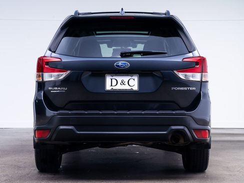 Used 2019 Subaru Forester Premium AWD/4WD image 5