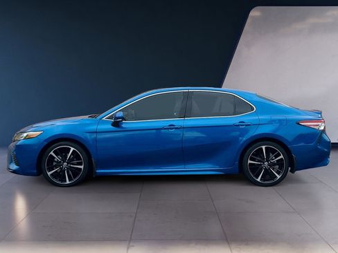 Used 2018 Toyota Camry XSE image 2