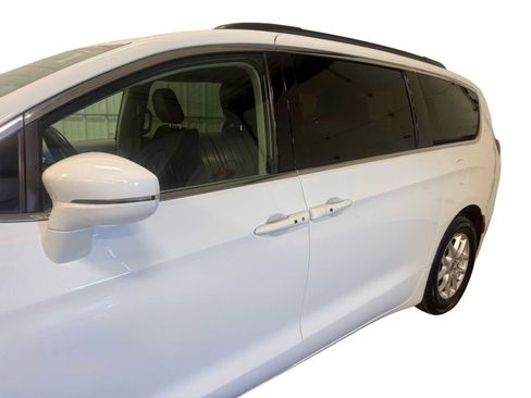 Used 2022 Chrysler Pacifica Touring-L FWD image 7
