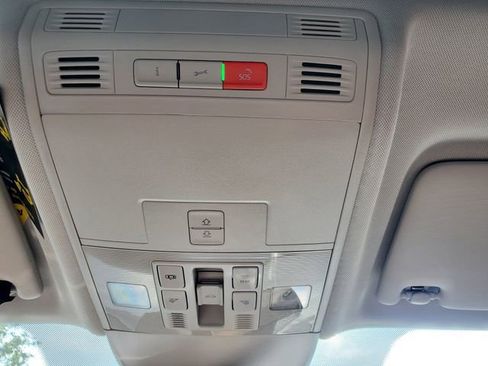 New 2025 Volkswagen Taos SE image 29