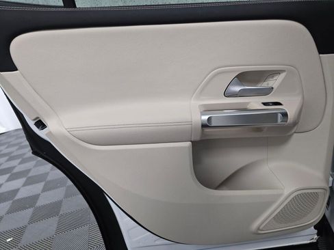 Certified 2025 Mercedes-Benz GLB 250 4MATIC image 19