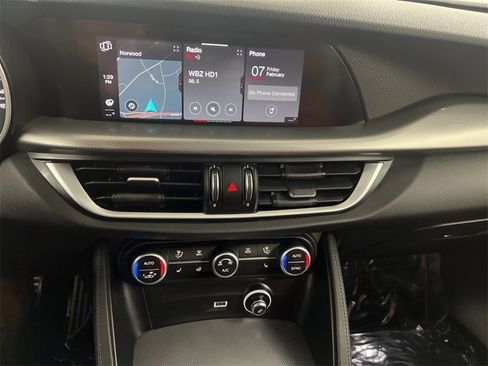 Used 2022 Alfa Romeo Stelvio Veloce image 23