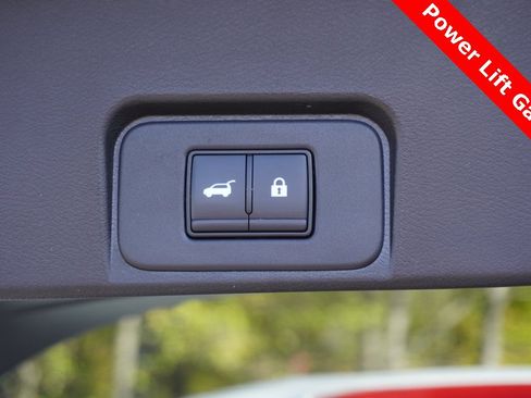 Used 2024 Nissan Rogue SV image 8