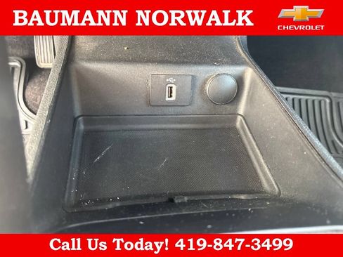 Used 2017 Ford Fusion SE w/ Fusion SE Technology Package FWD image 26