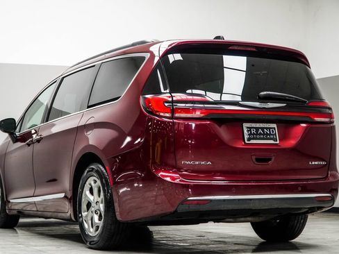Used 2023 Chrysler Pacifica Limited FWD image 10