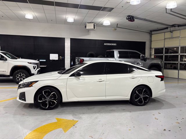 Used 2023 Nissan Altima 2.5 SR FWD image 5