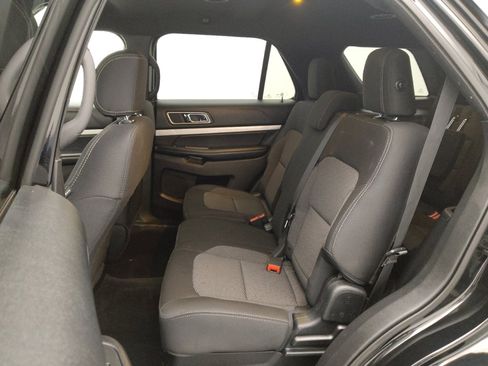 Used 2017 Ford Explorer XLT image 18