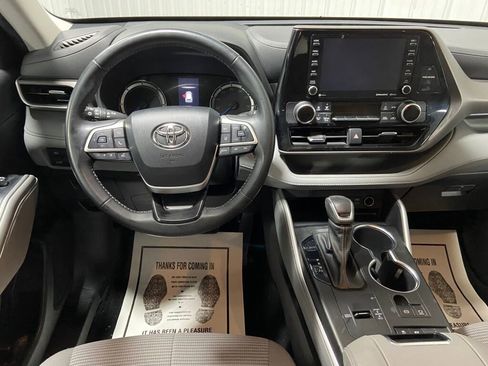 Used 2022 Toyota Highlander LE image 8
