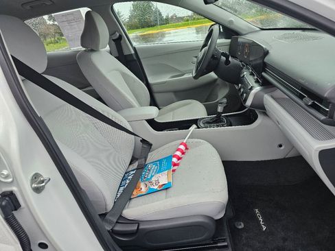 Used 2024 Hyundai Kona SE image 9