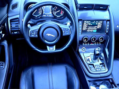 Used 2016 Jaguar F-TYPE R image 29