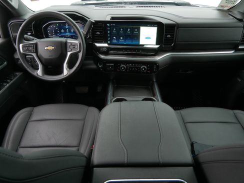 Certified 2025 Chevrolet Silverado 3500 LTZ w/ LTZ Convenience Package image 10