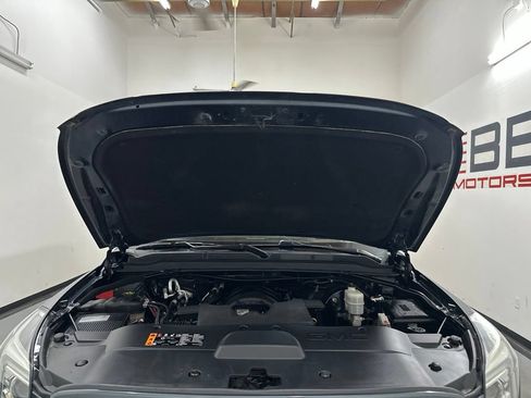 Used 2019 GMC Yukon SLT w/ Graphite Performance Edition RWD image 5