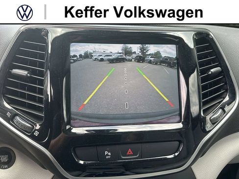 Used 2019 Jeep Cherokee Limited FWD image 24
