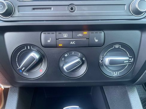 Used 2017 Volkswagen Jetta S w/ Jetta S Cold Weather Package FWD image 19