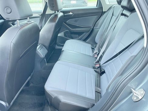 Used 2025 Volkswagen Jetta SE image 25