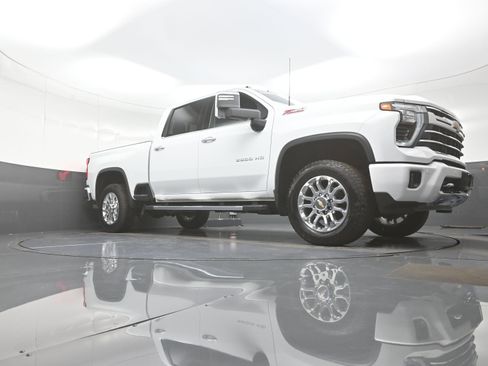 Used 2024 Chevrolet Silverado 2500 LTZ w/ LTZ Plus Package AWD/4WD image 9