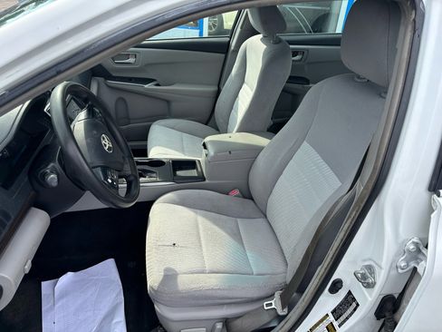 Used 2015 Toyota Camry LE image 9