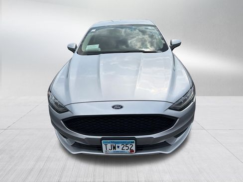 Used 2018 Ford Fusion SE w/ Fusion SE Technology Package FWD image 3